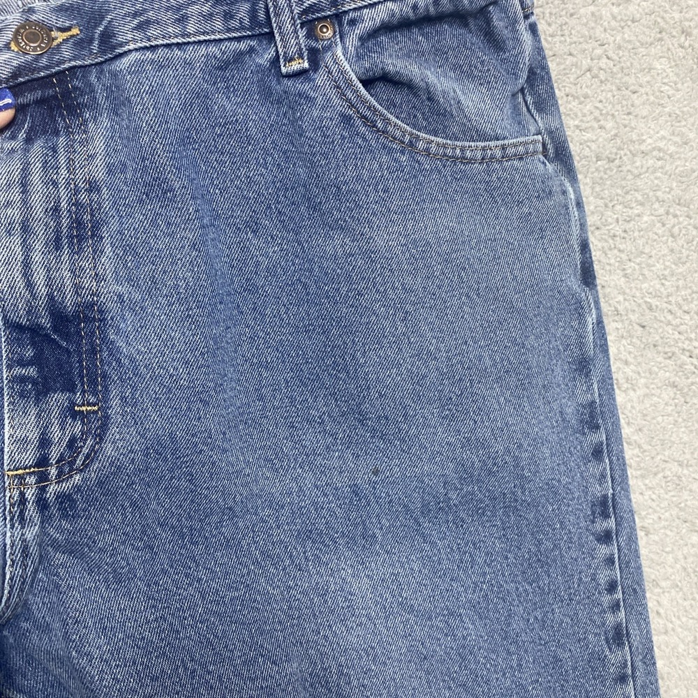 Wrangler Jeans Men 42x30 Blue Denim 100% Cotton Straight Med  Wash Cowboy - Picture 12 of 12
